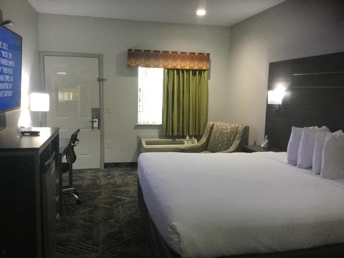 Muskogee Inn And Suites ภายนอก รูปภาพ
