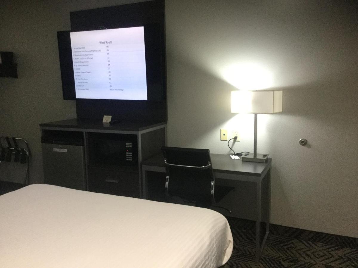 Muskogee Inn And Suites ภายนอก รูปภาพ