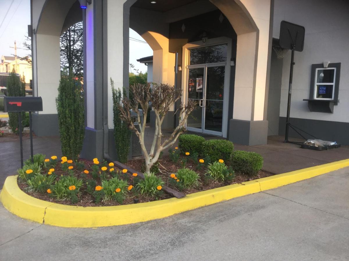Muskogee Inn And Suites ภายนอก รูปภาพ