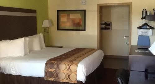 Muskogee Inn And Suites ภายนอก รูปภาพ